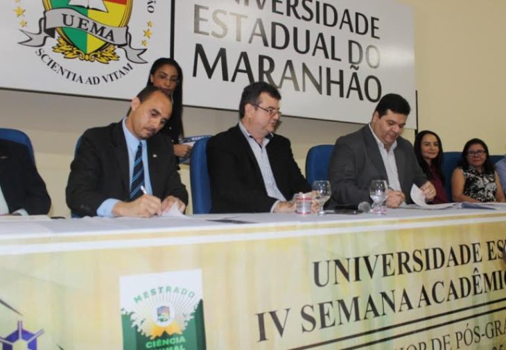O diretor superintendente do Sebrae no Maranhão, João Martins e o Reitor da Uema, Gustavo Costa, oficializam a parceria