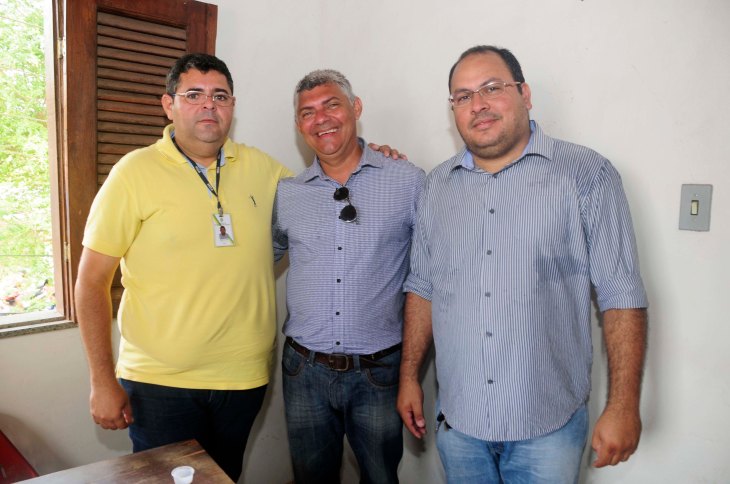 Coordenador do Mutirão pelo MDA, Marco Aurélio, Prefeito Zé Martins e o Advogado Sidney Bouéres (Coordenador do Mutirão pela Prefeitura)