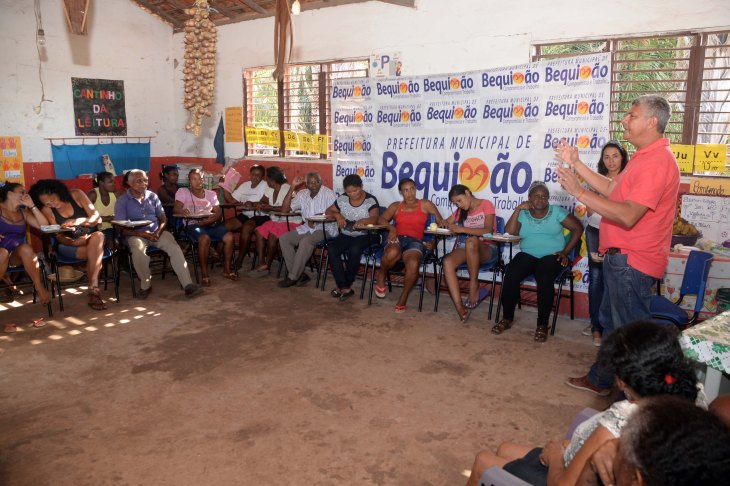 Prefeito Zé Martins explanando seus projetos visando os trabalhadores do município